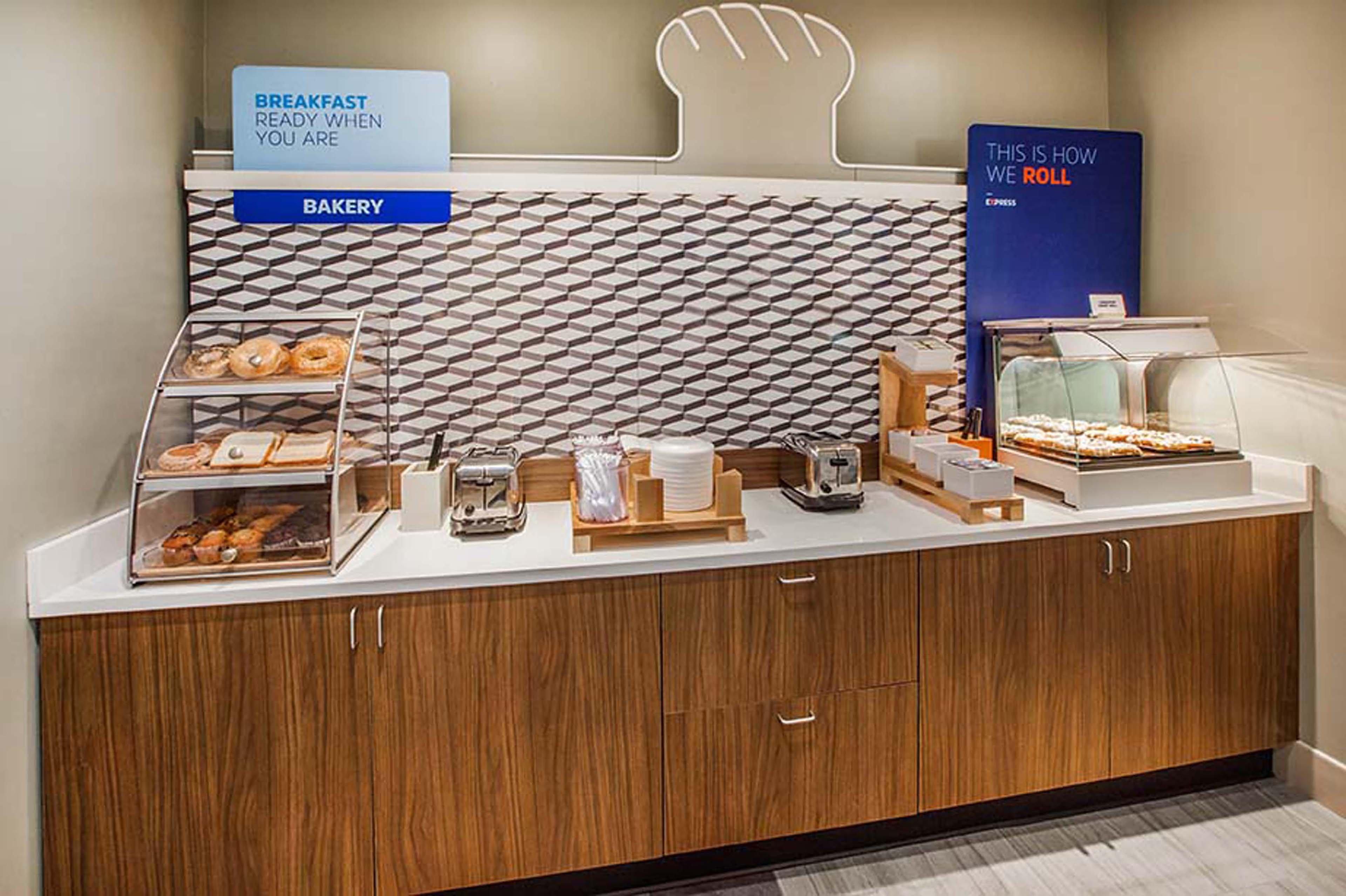 Holiday Inn Express Covington-Madisonville By Ihg Bagian luar foto